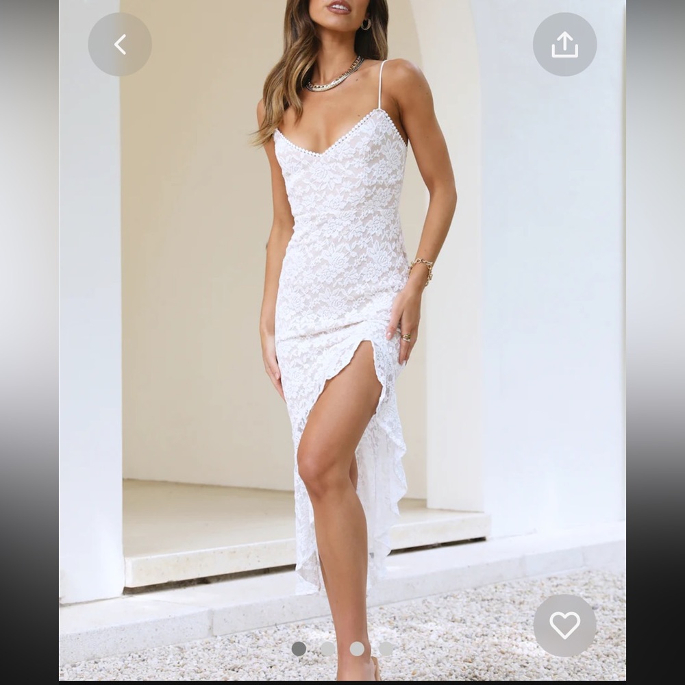 Lace on her mini dress XS Hello Molly